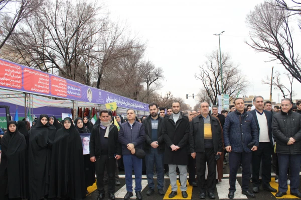 حماسه حضور اساتید و کارمندان و دانشجویان پردیس در خجسته سالروز پیروزی انقلاب  6