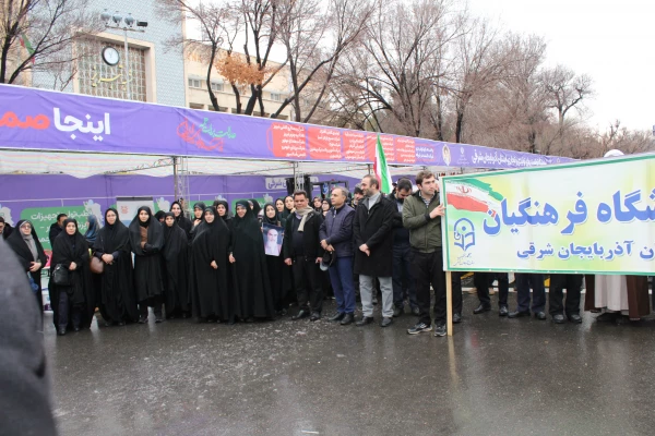 حماسه حضور اساتید و کارمندان و دانشجویان پردیس در خجسته سالروز پیروزی انقلاب  8