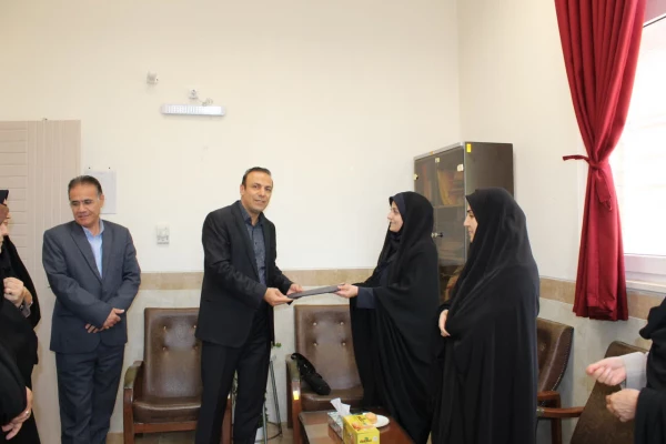 تقدیر از مشاوران و کارشناسان مشاوره  4