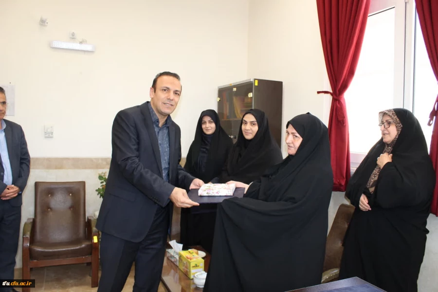 تقدیر از مشاوران و کارشناسان مشاوره  6