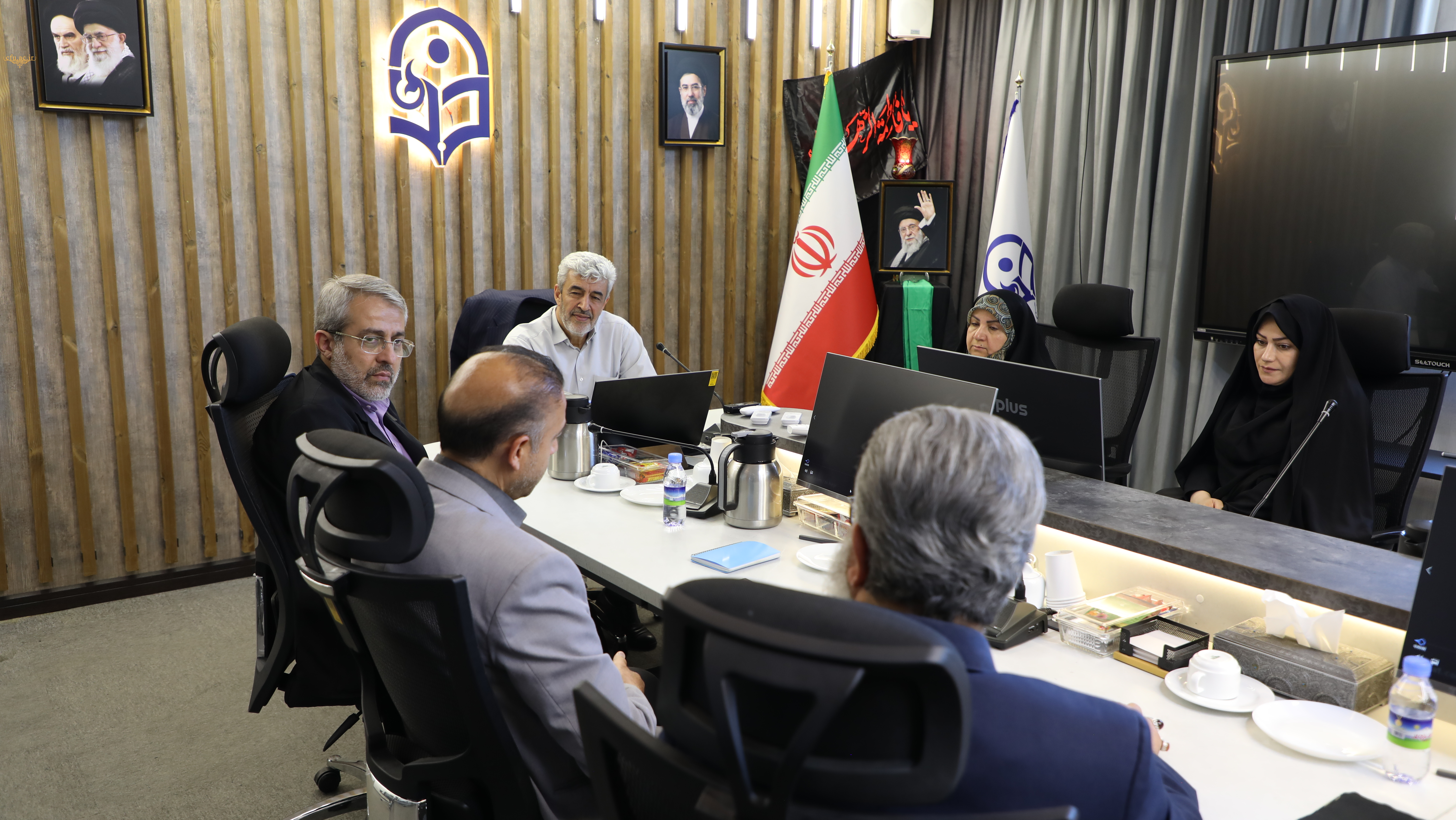 خداوند جای خالی شهدا را با بخشش زندگی عزتمندانه به خانواده  ی آن ها جبران می کند